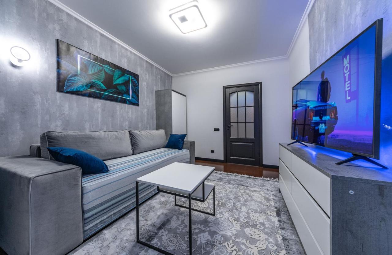 Modern 3 Bedroom Apartment Kiev Esterno foto