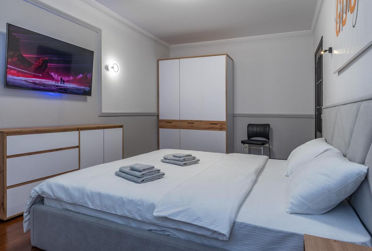 Modern 3 Bedroom Apartment Kiev Esterno foto