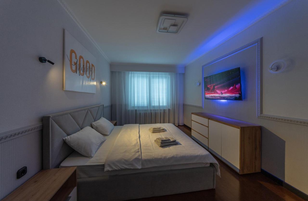Modern 3 Bedroom Apartment Kiev Esterno foto