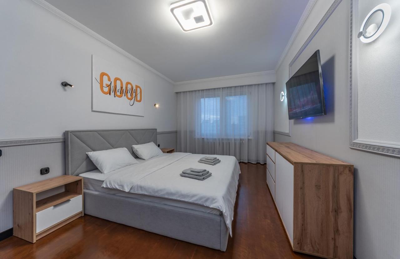 Modern 3 Bedroom Apartment Kiev Esterno foto