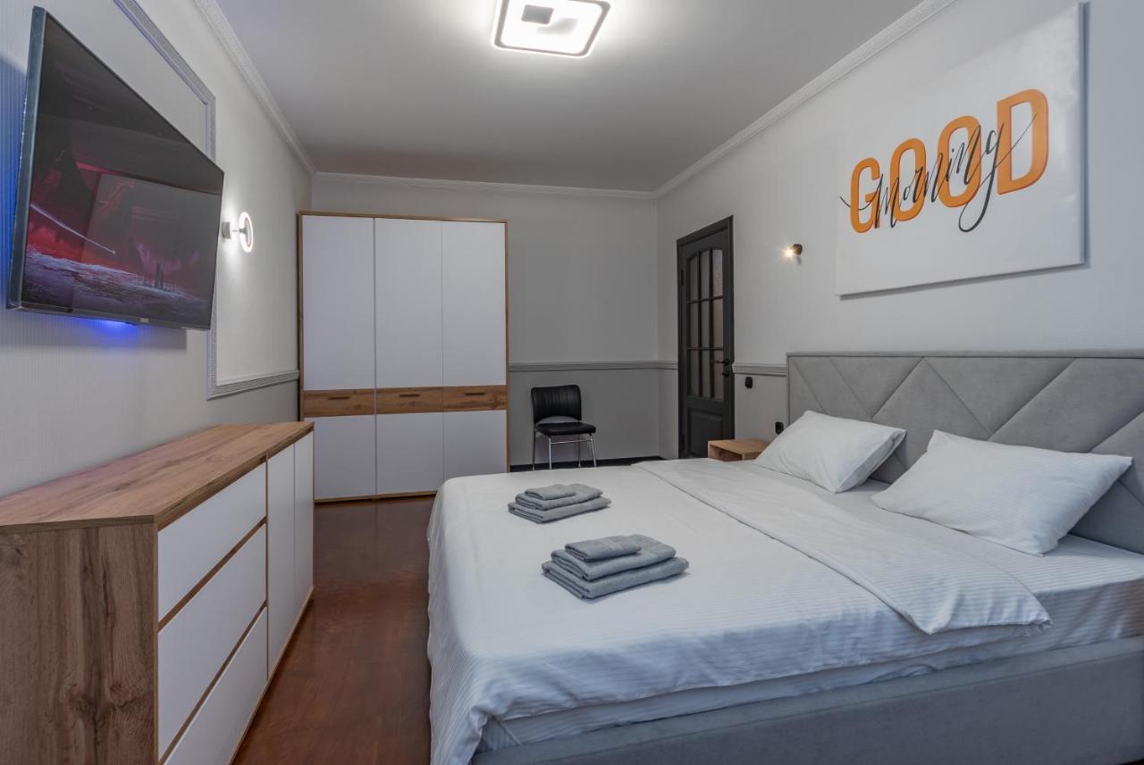 Modern 3 Bedroom Apartment Kiev Esterno foto