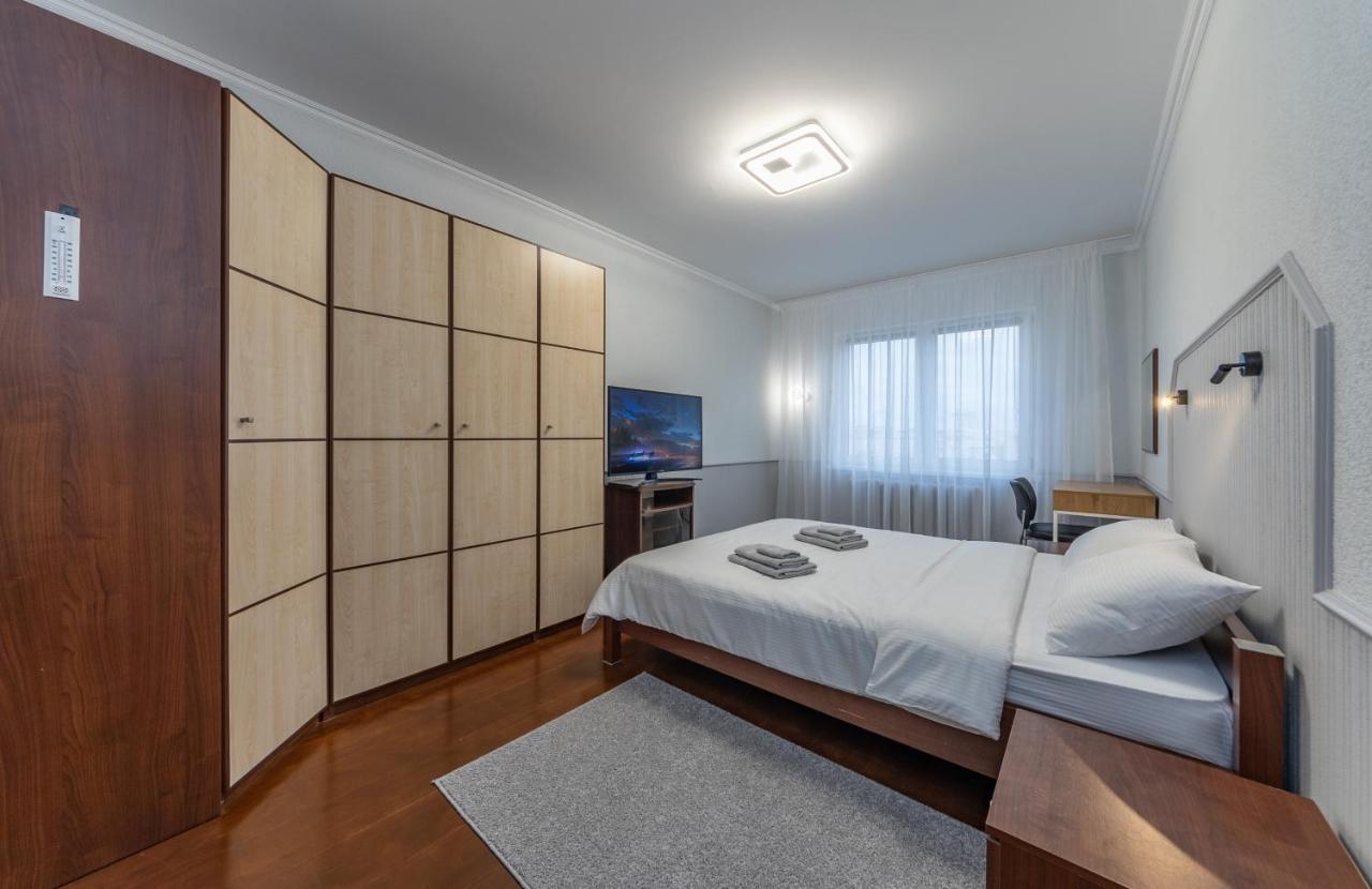 Modern 3 Bedroom Apartment Kiev Esterno foto