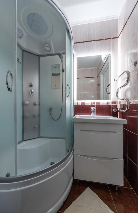 Modern 3 Bedroom Apartment Kiev Esterno foto
