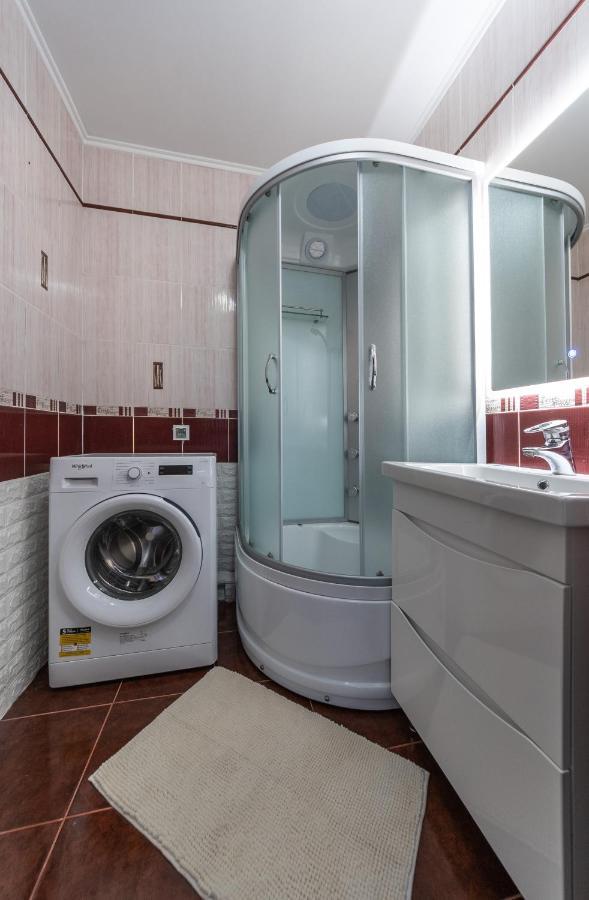 Modern 3 Bedroom Apartment Kiev Esterno foto