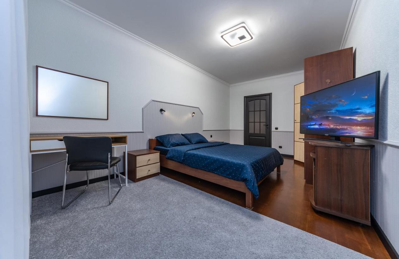 Modern 3 Bedroom Apartment Kiev Esterno foto