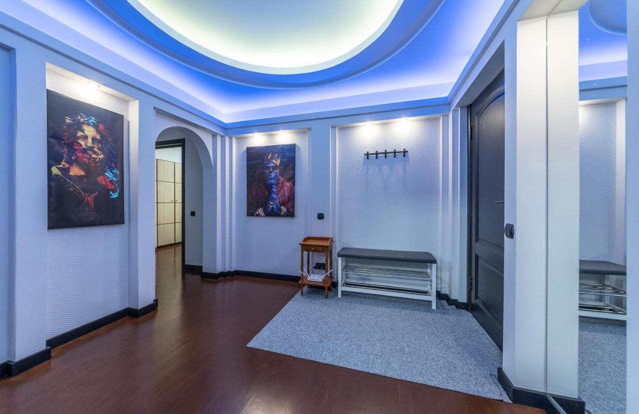 Modern 3 Bedroom Apartment Kiev Esterno foto