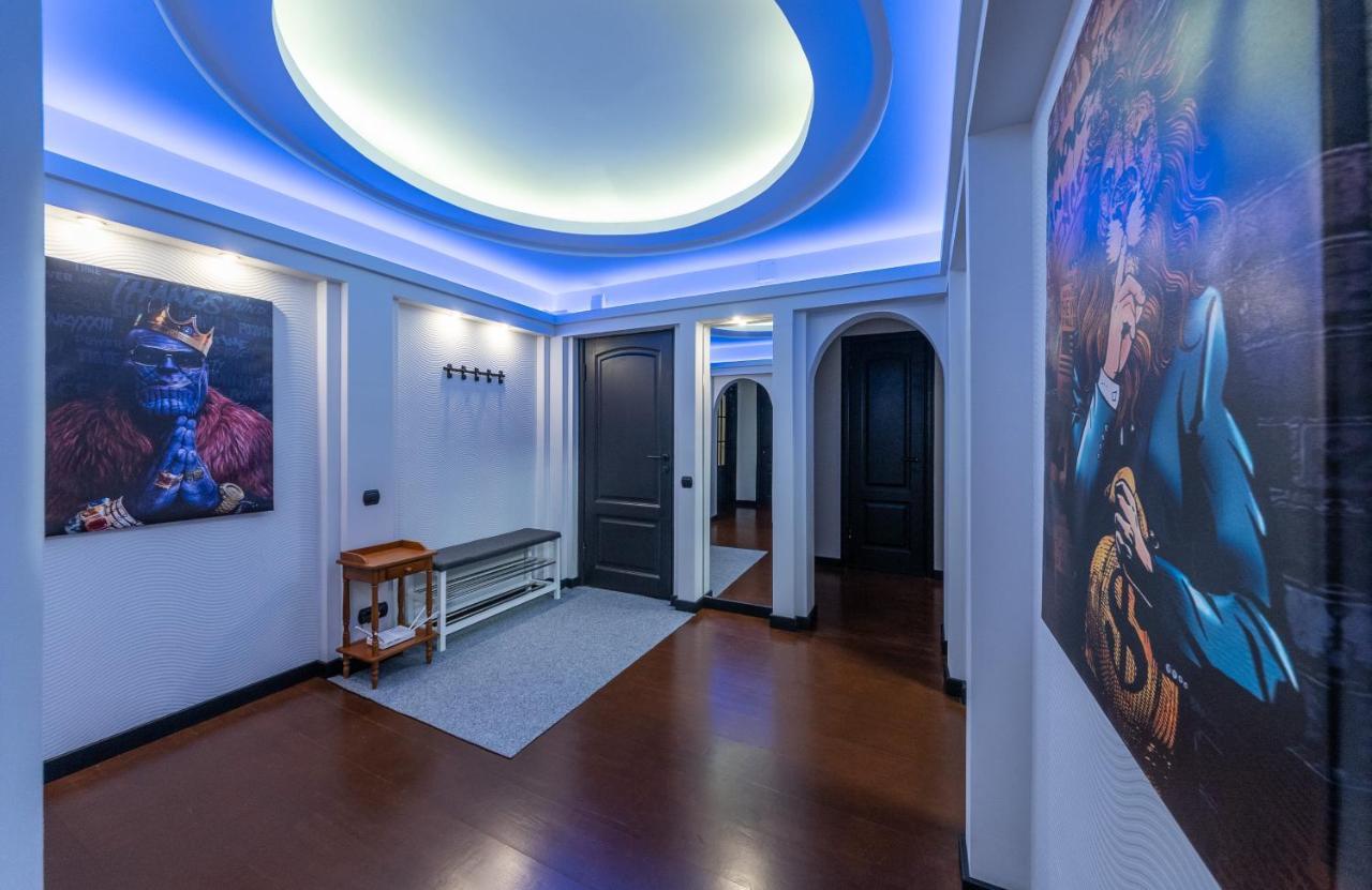 Modern 3 Bedroom Apartment Kiev Esterno foto